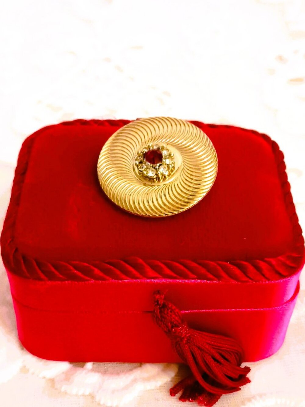 Marboux Vtg Round Swirl Brooch Gold Tone Spiral Floral Rhinestone Center Pin